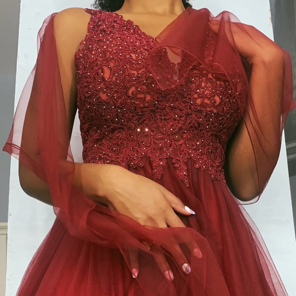 Burgundy red formal dress for prom/homecoming.